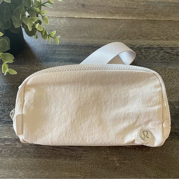 SOLD NWT White Opal Lululemon Everywhere Belt Bag - Picture 3 of 11